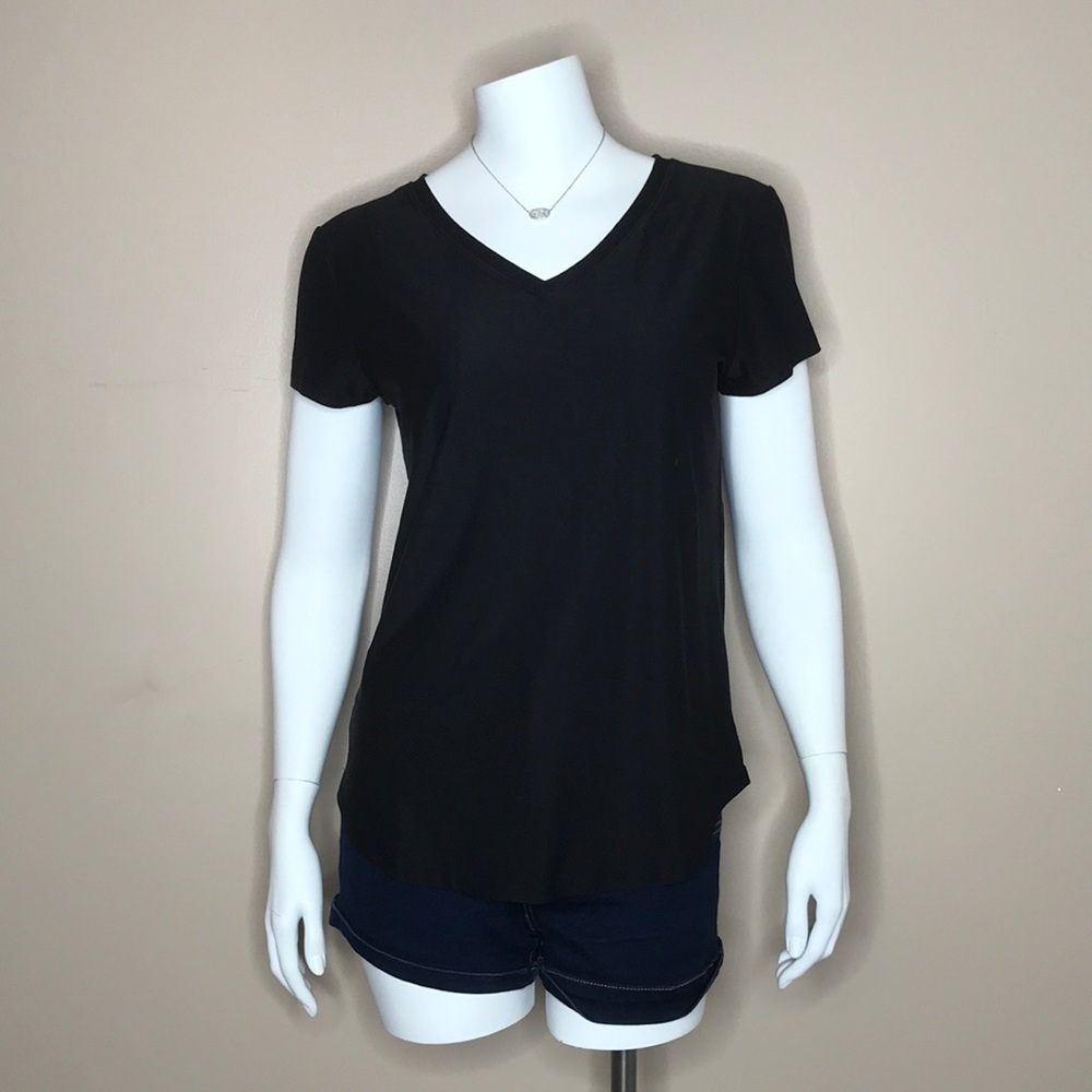 No Boundaries Black Basic V Neck